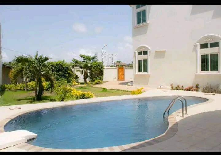 Villa avec piscine à vendre à Cotonou