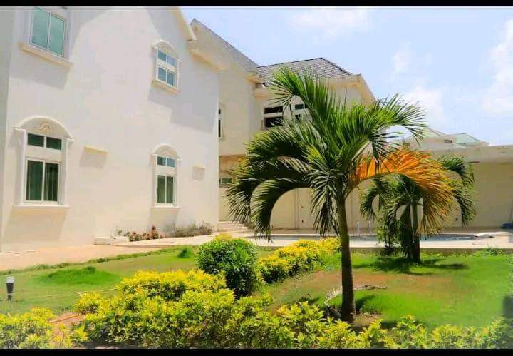 Villa avec piscine à vendre à Cotonou