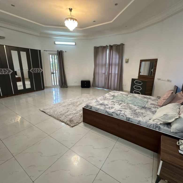 APPARTEMENT MEUBLÉ À LOUER AVEC PISCINE A COTONOU HAIE VIVE