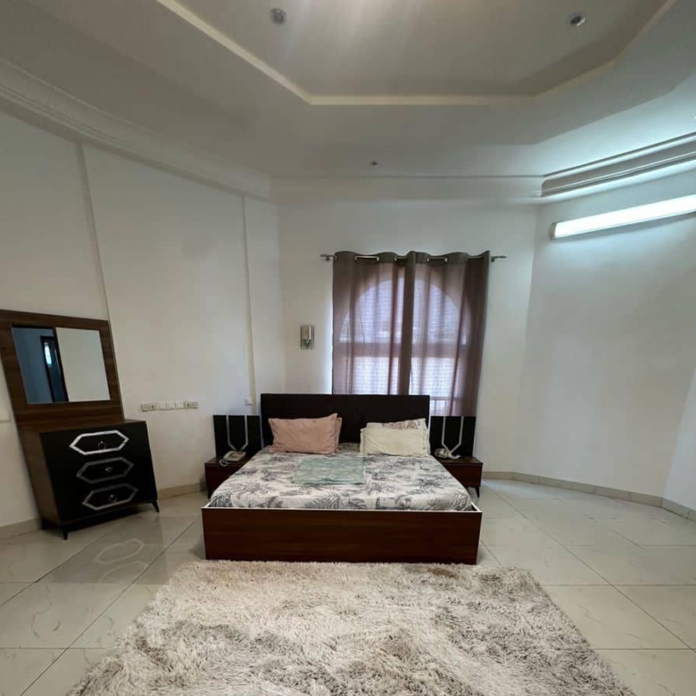 APPARTEMENT MEUBLÉ À LOUER AVEC PISCINE A COTONOU HAIE VIVE