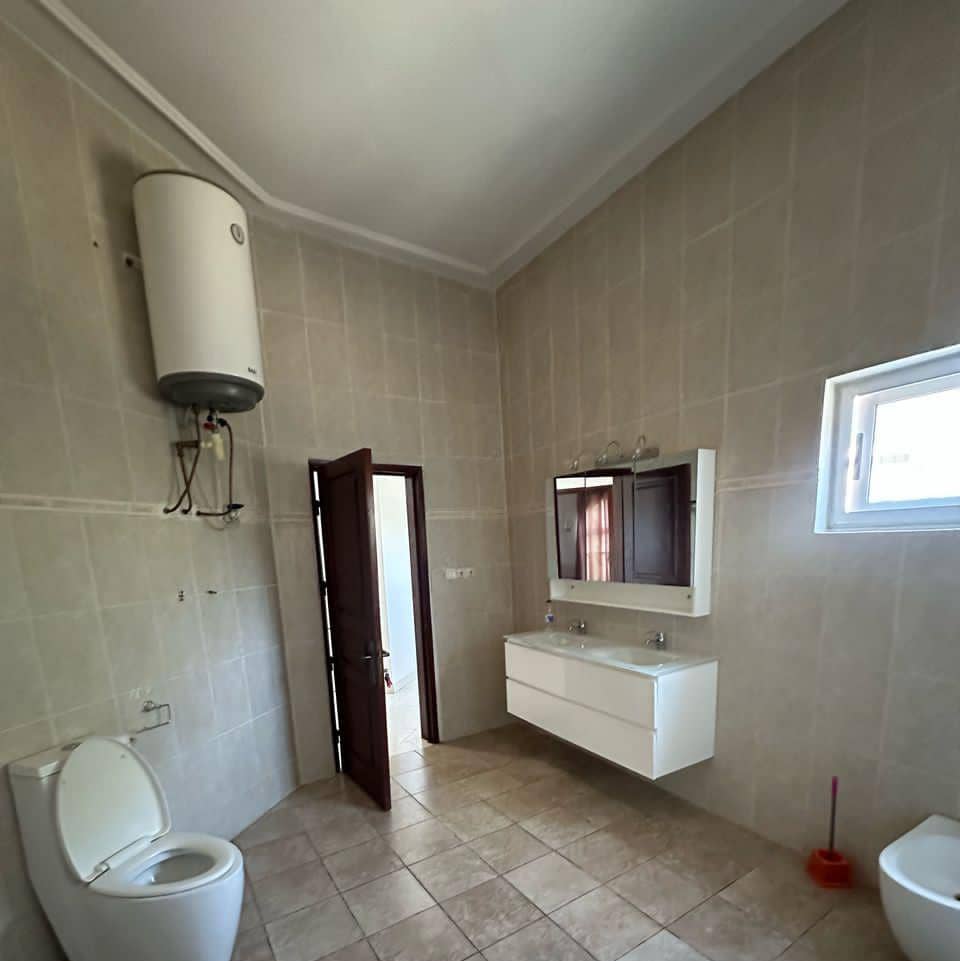 APPARTEMENT MEUBLÉ À LOUER AVEC PISCINE A COTONOU HAIE VIVE