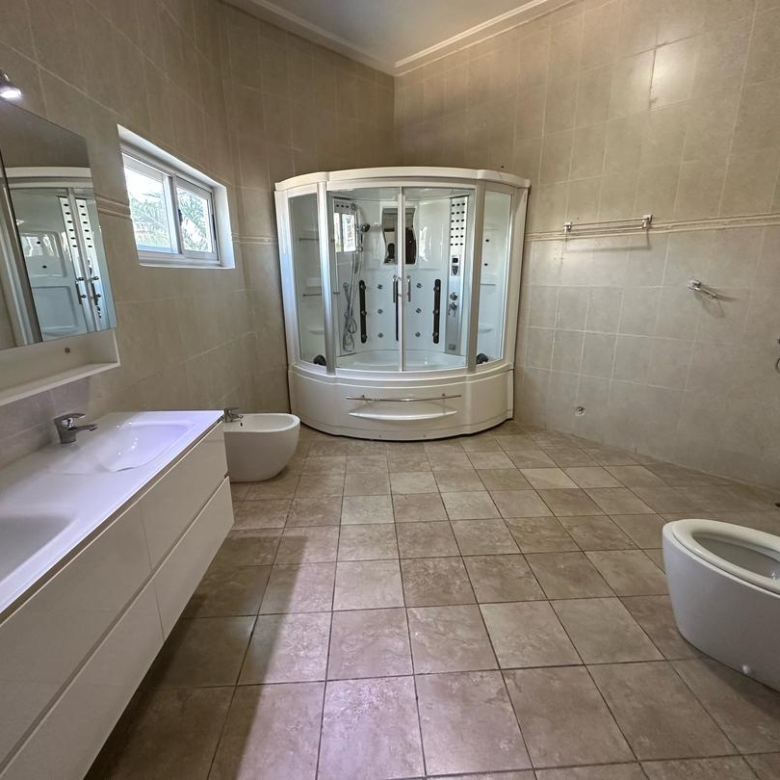 APPARTEMENT MEUBLÉ À LOUER AVEC PISCINE A COTONOU HAIE VIVE