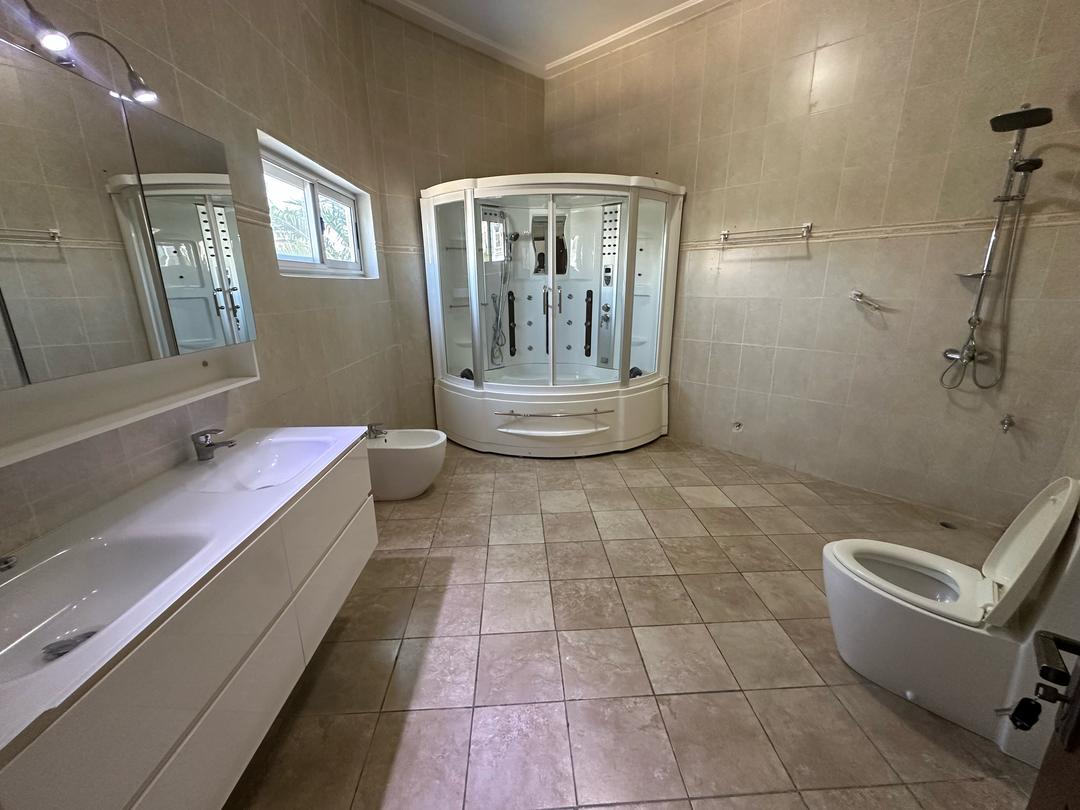 APPARTEMENT MEUBLÉ À LOUER AVEC PISCINE A COTONOU HAIE VIVE