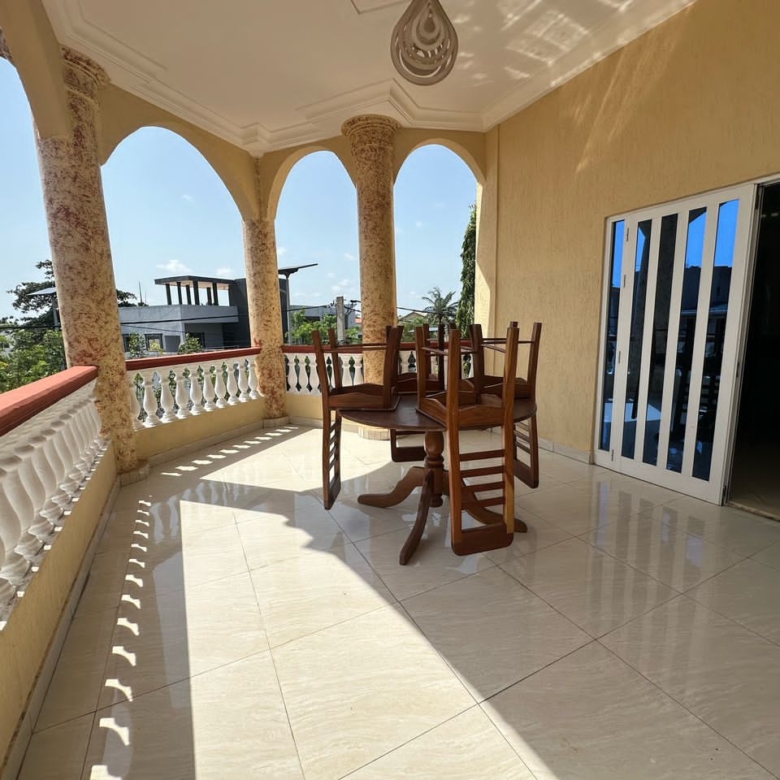 APPARTEMENT MEUBLÉ À LOUER AVEC PISCINE A COTONOU HAIE VIVE
