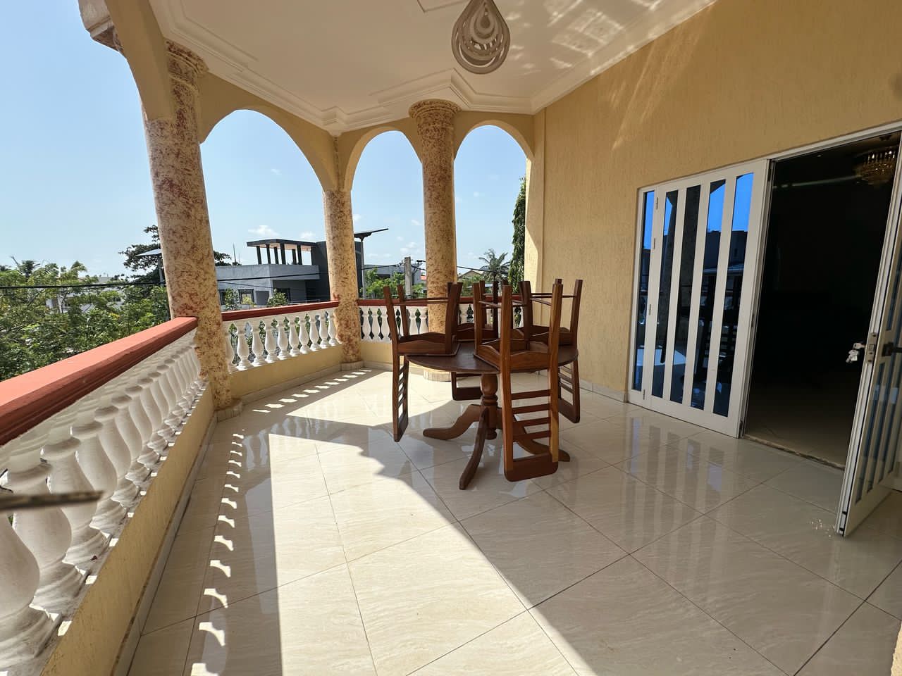 APPARTEMENT MEUBLÉ À LOUER AVEC PISCINE A COTONOU HAIE VIVE