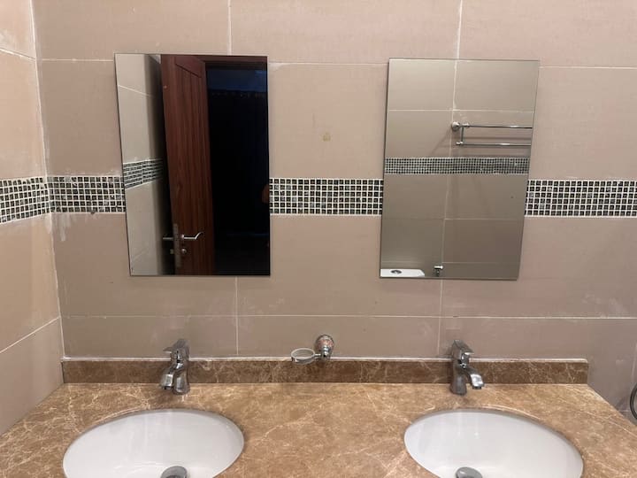 LOCATION VILLA DUPLEX MEUBLÉE AVEC PISCINE ET JARDIN VUE SUR MER A COTONOU COCOTIERS