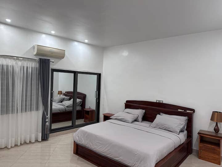 LOCATION VILLA DUPLEX MEUBLÉE AVEC PISCINE ET JARDIN VUE SUR MER A COTONOU COCOTIERS