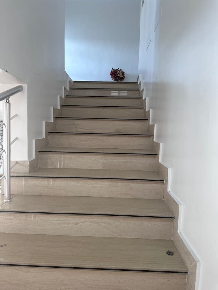 LOCATION VILLA DUPLEX MEUBLÉE AVEC PISCINE ET JARDIN VUE SUR MER A COTONOU COCOTIERS