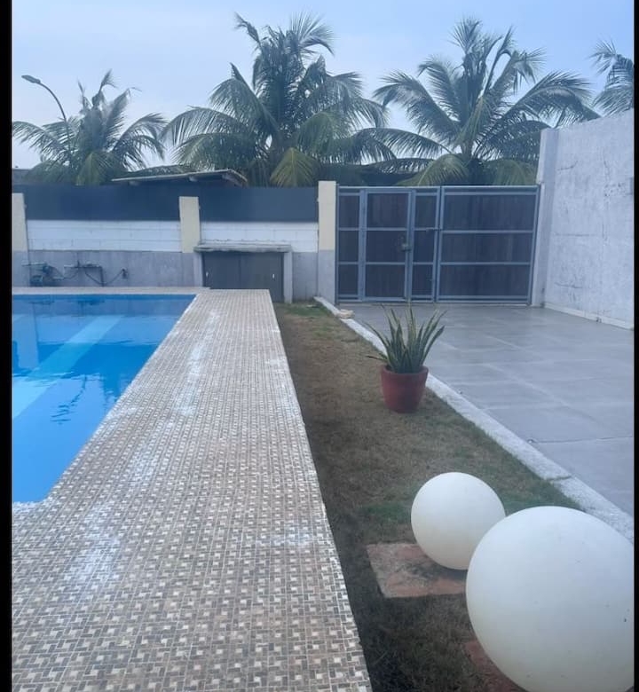 LOCATION VILLA DUPLEX MEUBLÉE AVEC PISCINE ET JARDIN VUE SUR MER A COTONOU COCOTIERS