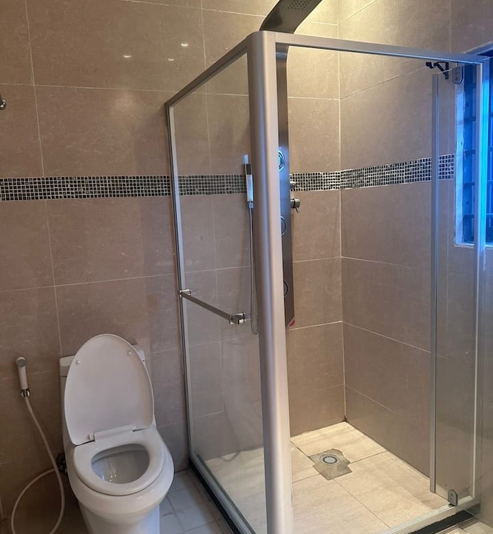 LOCATION VILLA DUPLEX MEUBLÉE AVEC PISCINE ET JARDIN VUE SUR MER A COTONOU COCOTIERS