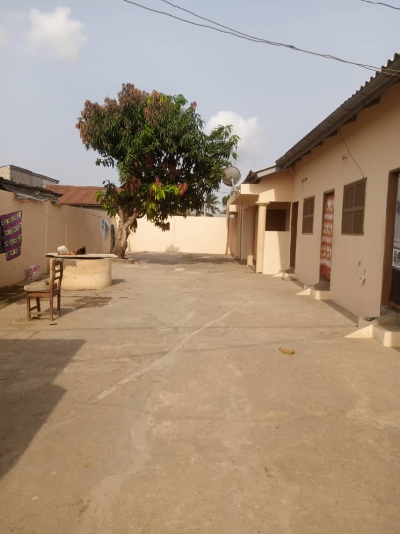 MAISON LOCATIVE À VENDRE A COCOTOMEY