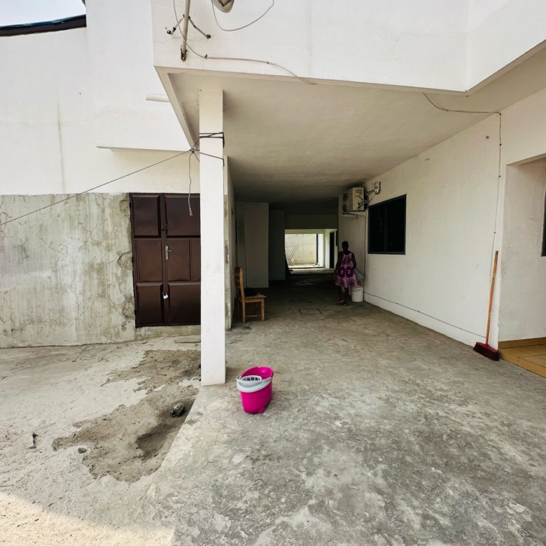 Maison locative à vendre à fidjrossè Aibatin