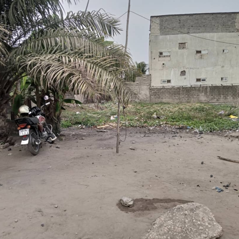 PARCELLE AVEC TITRE FONCIER PERSONNEL À COTONOU