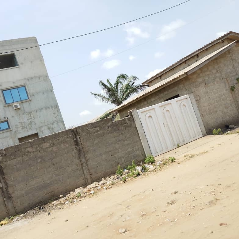 PARCELLE CLÔTURÉE AVEC PORTAIL A VENDRE A GODOMEY ATROKPOCODJI