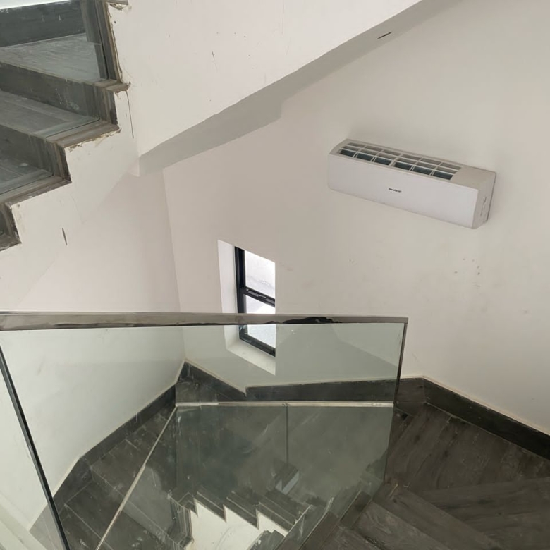 VILLA DE LUXE A LOUER A COTONOU FIDJROSSE AVEC PISCINE