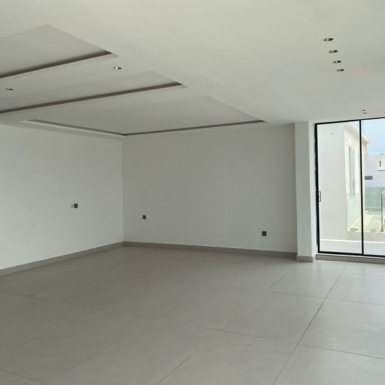 VILLA DE LUXE A LOUER A COTONOU FIDJROSSE AVEC PISCINE