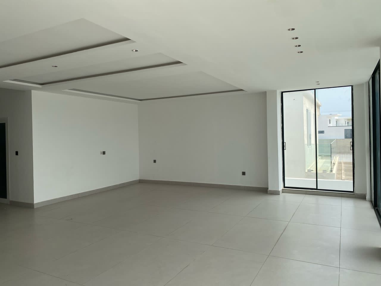 VILLA DE LUXE A LOUER A COTONOU FIDJROSSE AVEC PISCINE