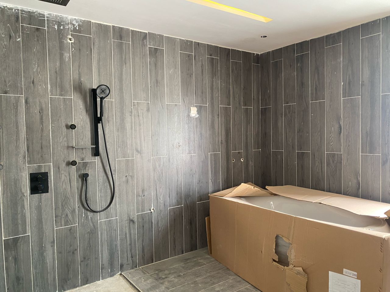 VILLA DE LUXE A LOUER A COTONOU FIDJROSSE AVEC PISCINE