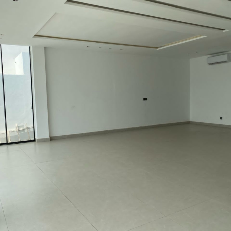 VILLA DE LUXE A LOUER A COTONOU FIDJROSSE AVEC PISCINE