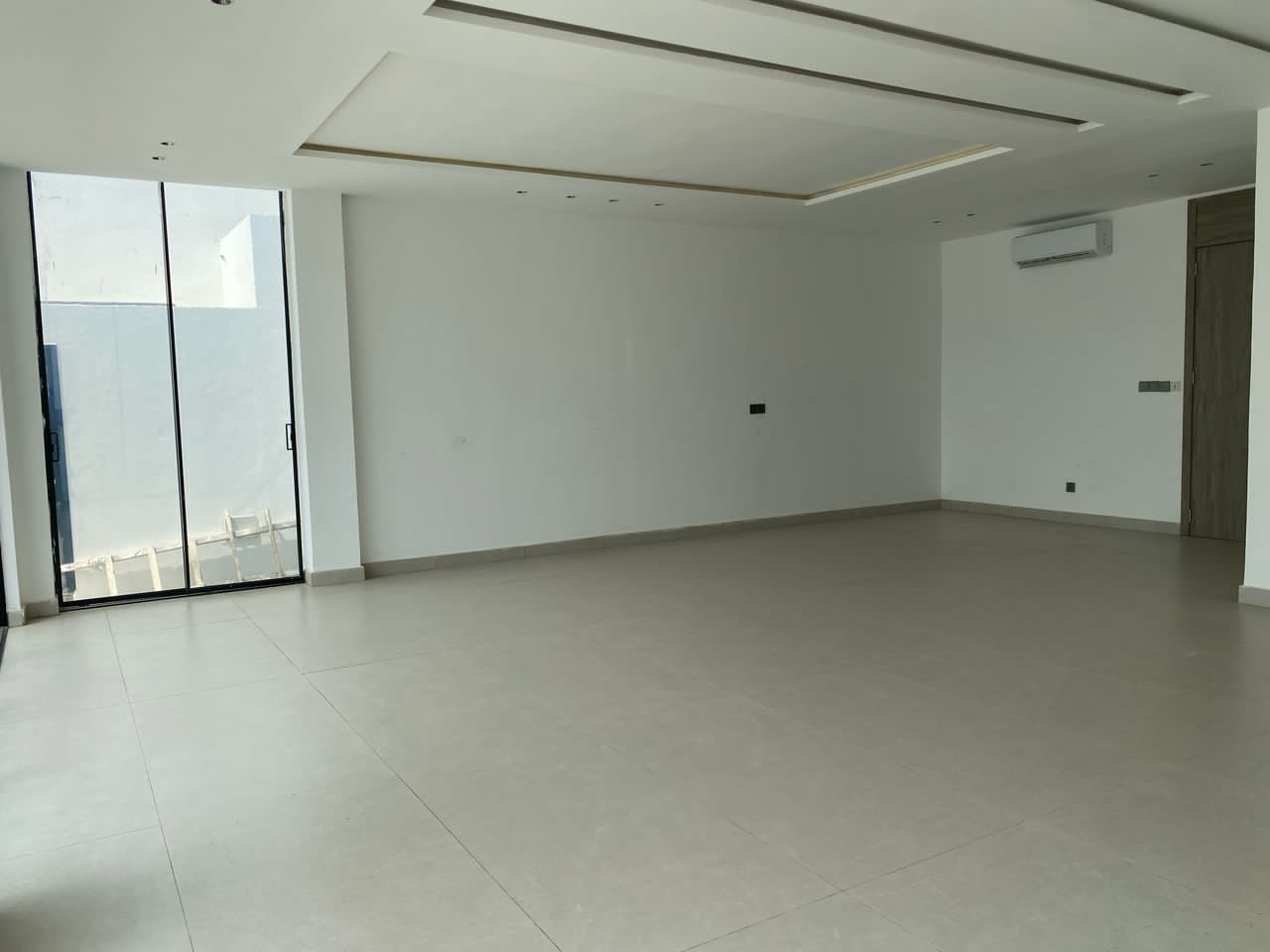 VILLA DE LUXE A LOUER A COTONOU FIDJROSSE AVEC PISCINE