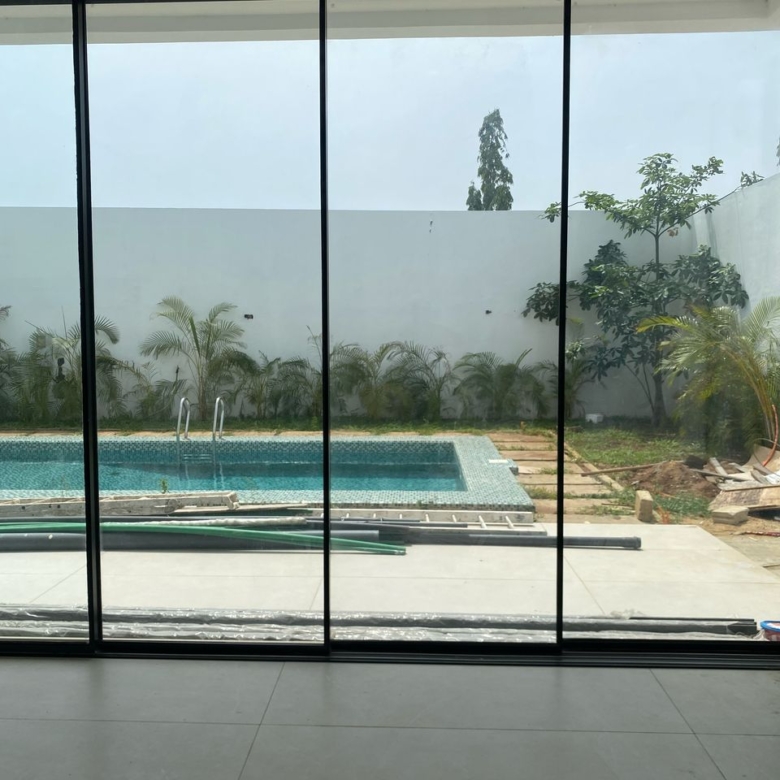 VILLA DE LUXE A LOUER A COTONOU FIDJROSSE AVEC PISCINE