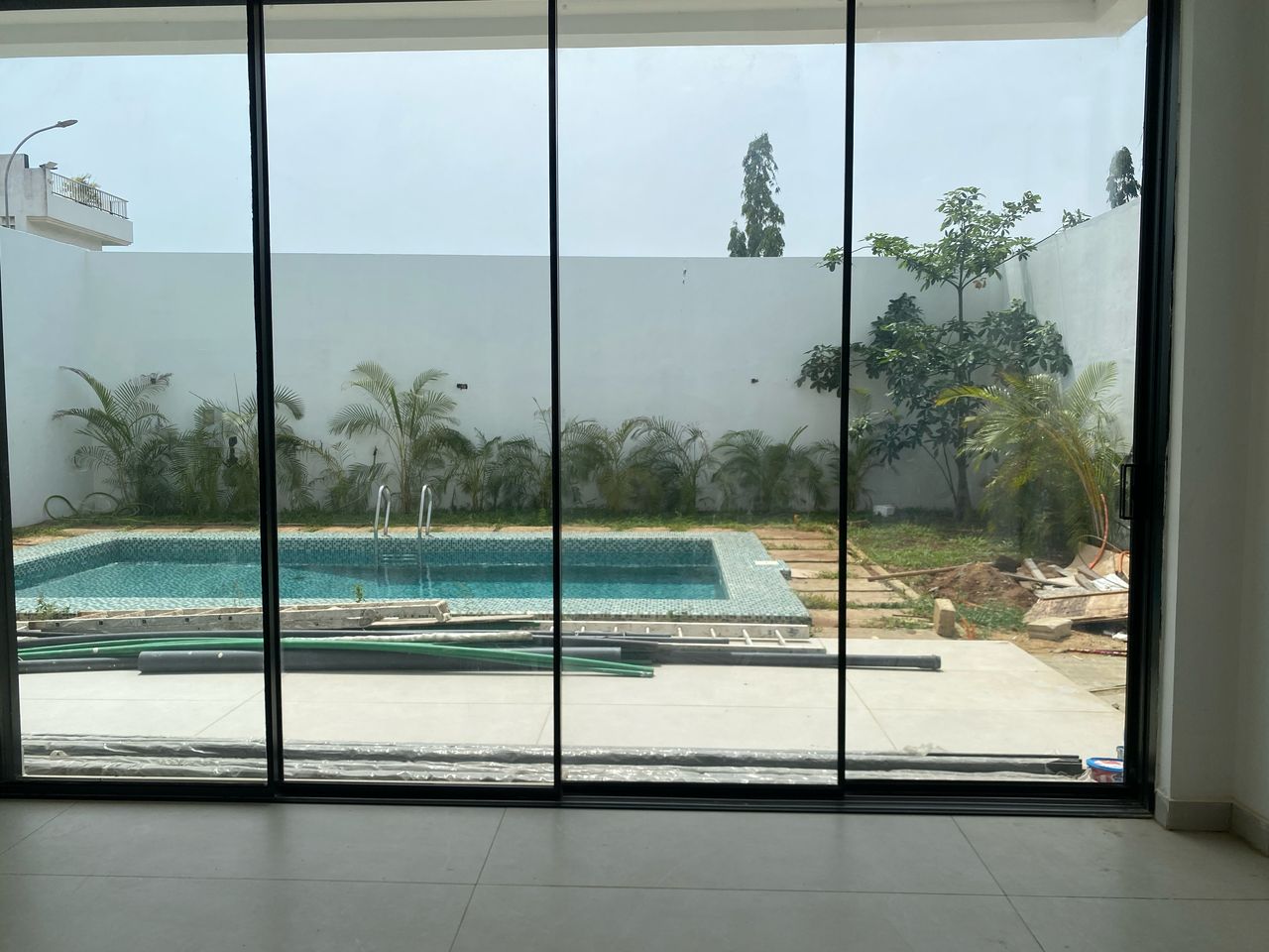 VILLA DE LUXE A LOUER A COTONOU FIDJROSSE AVEC PISCINE
