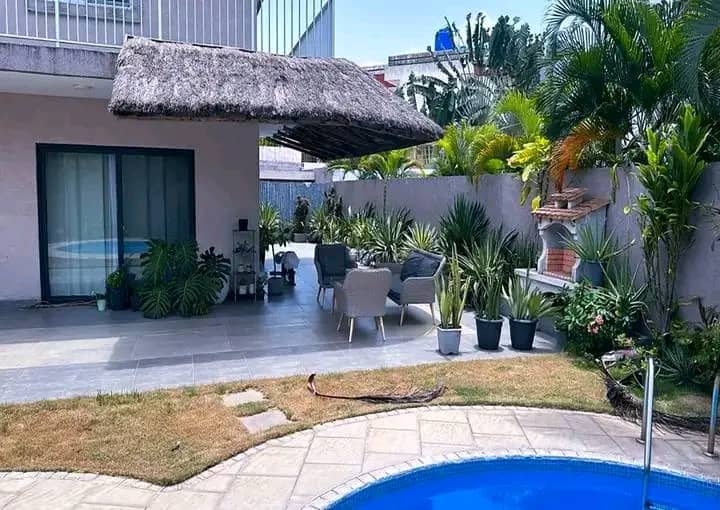 VILLA DUPLEX DE LUXE A VENDRE AVEC JARDIN ET PISCINE A LA HAIE VIVE