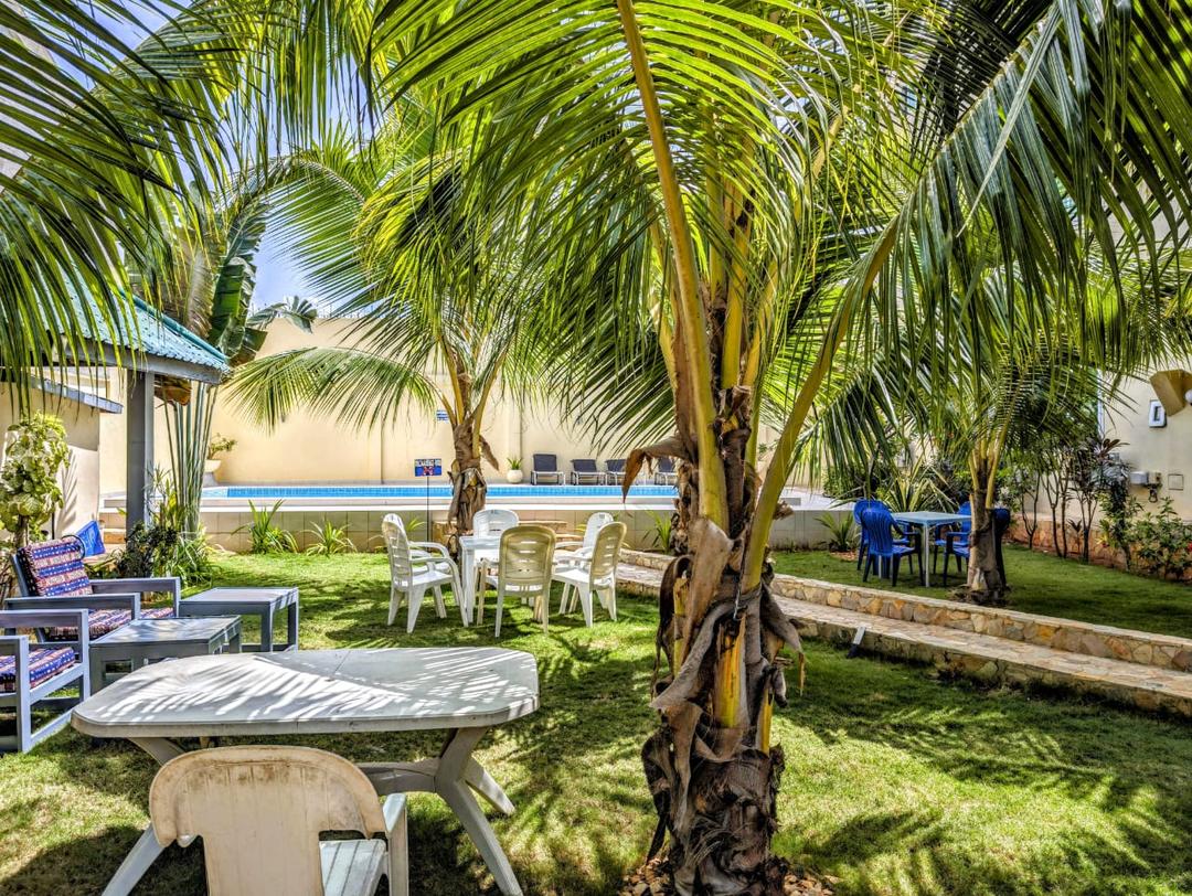 VILLA MEUBLÉE AVEC GRAND JARDIN, ET PISCINE A FIDJROSSE