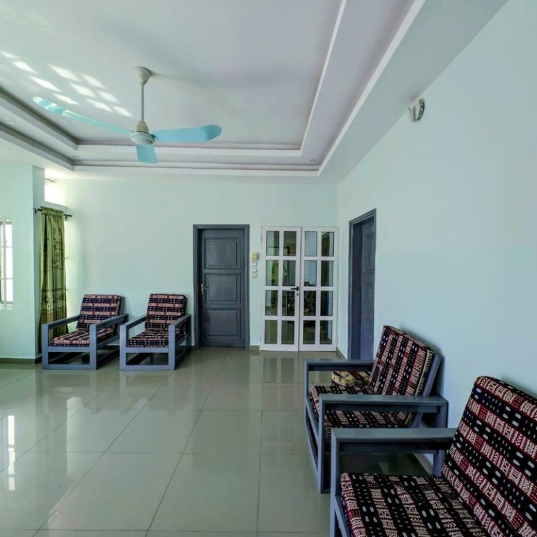 VILLA MEUBLÉE AVEC GRAND JARDIN, ET PISCINE A FIDJROSSE