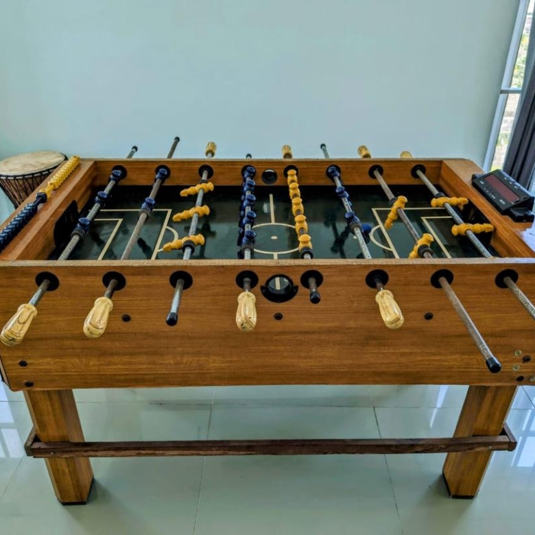 VILLA MEUBLÉE AVEC GRAND JARDIN, ET PISCINE A FIDJROSSE