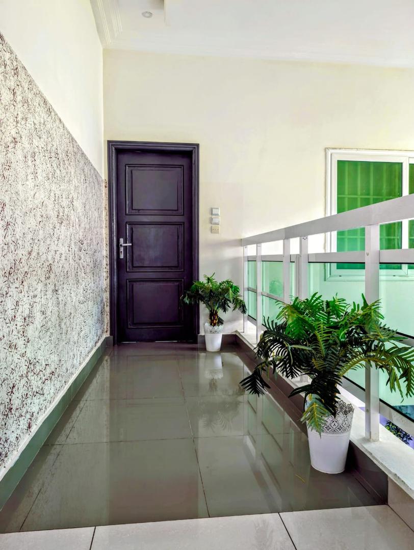 VILLA MEUBLÉE AVEC GRAND JARDIN, ET PISCINE A FIDJROSSE