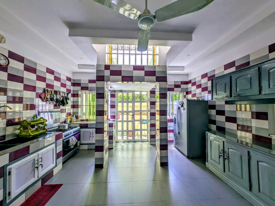 VILLA MEUBLÉE AVEC GRAND JARDIN, ET PISCINE A FIDJROSSE