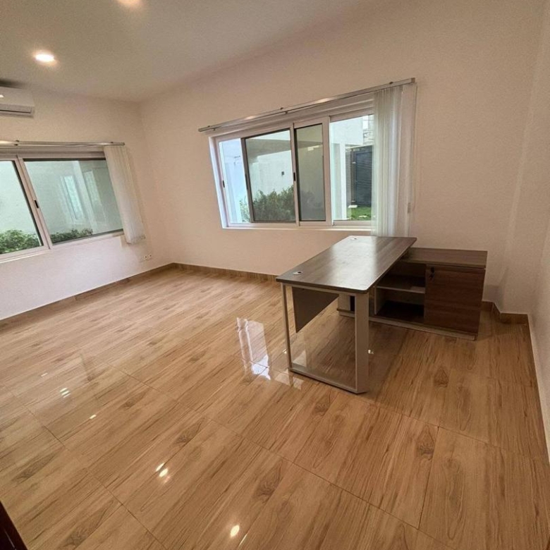 VILLA RÉCENTE CONSTRUCTION DISPONIBLE À LOUER A FIDJROSSÈ DANS LA ZONE DU BAR KIRIKOU