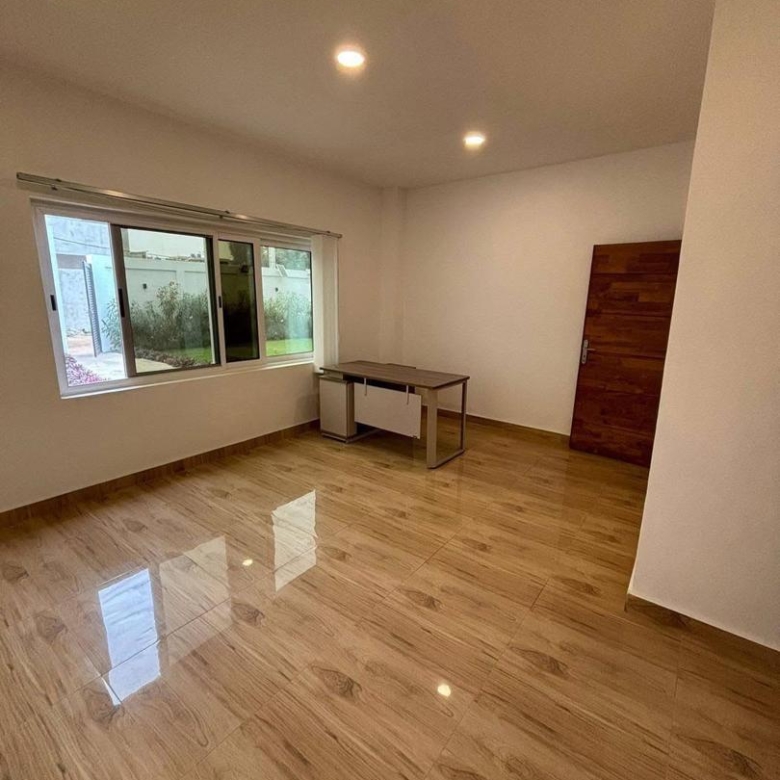 VILLA RÉCENTE CONSTRUCTION DISPONIBLE À LOUER A FIDJROSSÈ DANS LA ZONE DU BAR KIRIKOU