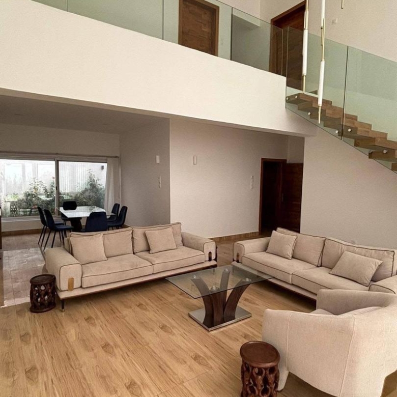 VILLA RÉCENTE CONSTRUCTION DISPONIBLE À LOUER A FIDJROSSÈ DANS LA ZONE DU BAR KIRIKOU