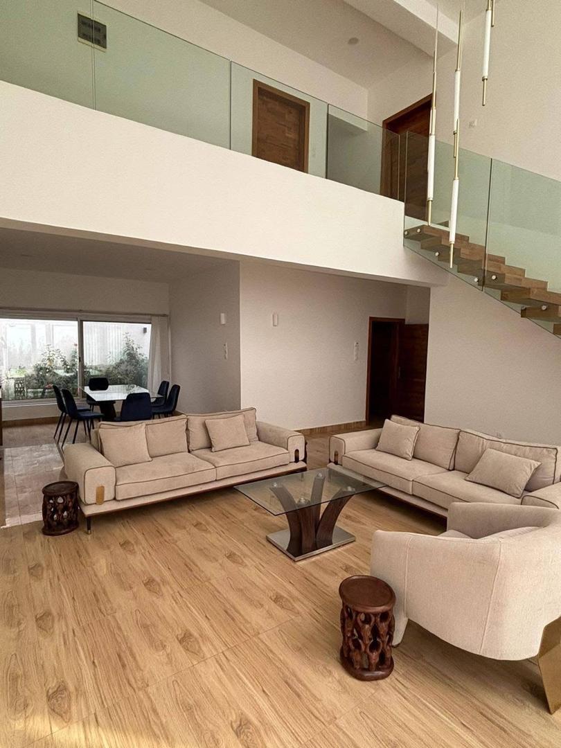 VILLA RÉCENTE CONSTRUCTION DISPONIBLE À LOUER A FIDJROSSÈ DANS LA ZONE DU BAR KIRIKOU