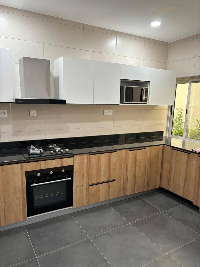 VILLA RÉCENTE CONSTRUCTION DISPONIBLE À LOUER A FIDJROSSÈ DANS LA ZONE DU BAR KIRIKOU