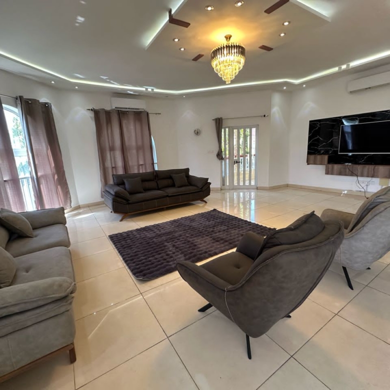 APPARTEMENT MEUBLÉ À LOUER AVEC PISCINE A COTONOU HAIE VIVE