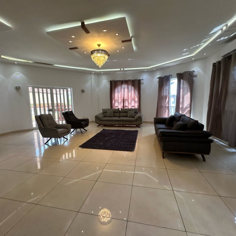 APPARTEMENT MEUBLÉ À LOUER AVEC PISCINE A COTONOU HAIE VIVE