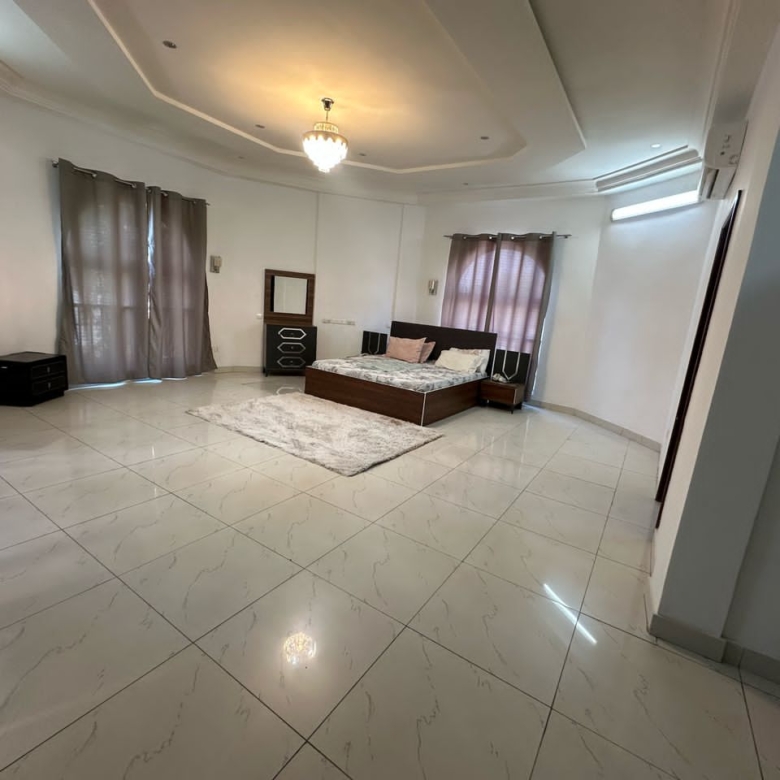 APPARTEMENT MEUBLÉ À LOUER AVEC PISCINE A COTONOU HAIE VIVE