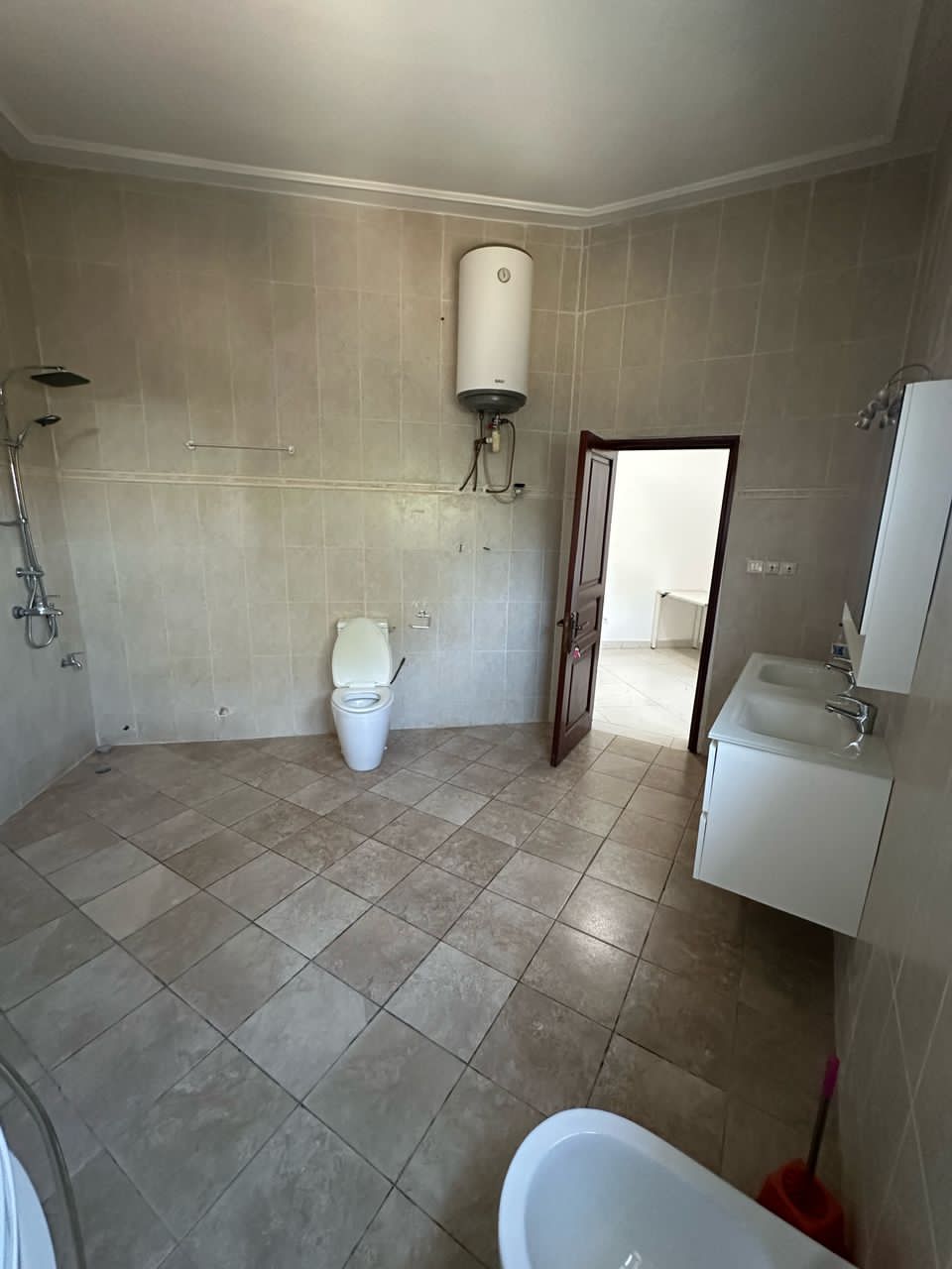 APPARTEMENT MEUBLÉ À LOUER AVEC PISCINE A COTONOU HAIE VIVE