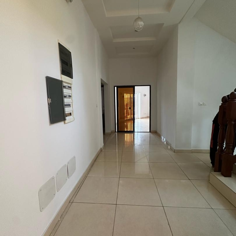 APPARTEMENT MEUBLÉ À LOUER AVEC PISCINE A COTONOU HAIE VIVE