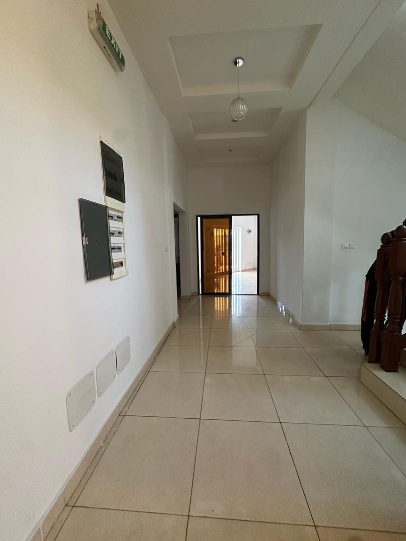 APPARTEMENT MEUBLÉ À LOUER AVEC PISCINE A COTONOU HAIE VIVE