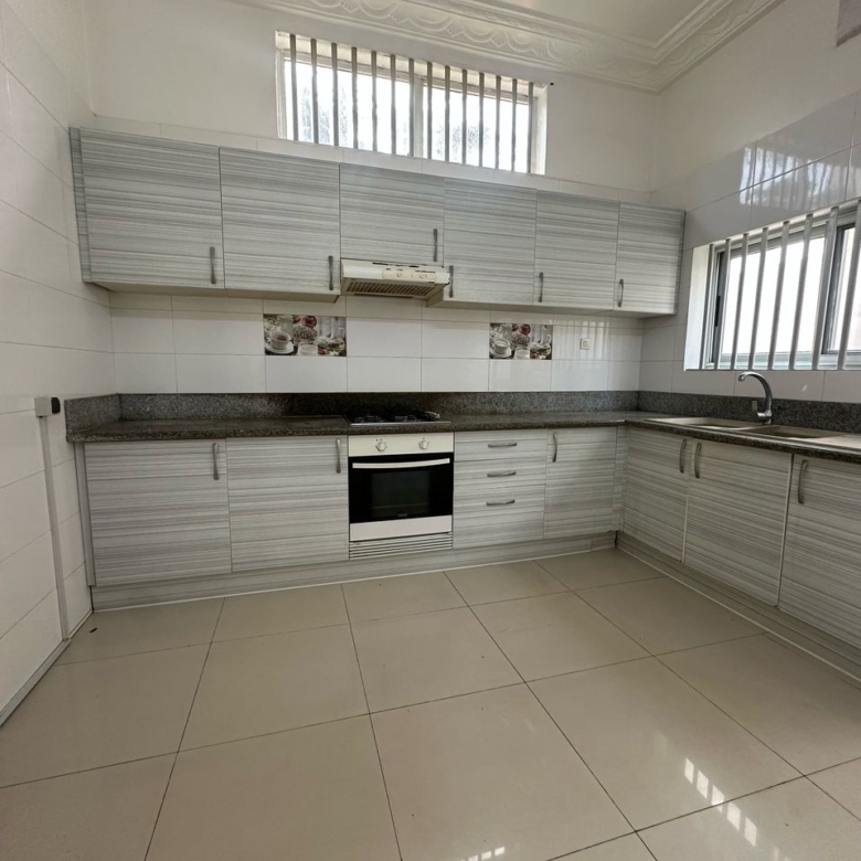 ENTRÉE PERSONNELLE À LOUER A COTONOU FIDJROSSE PLAGE