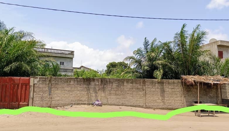 GRANDE PARCELLE A VENDRE A À COTONOU AGLA PYLÔNES (2)