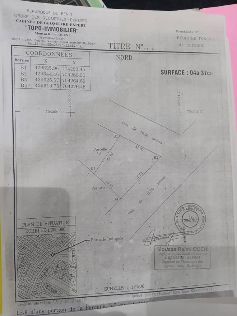 GRANDE PARCELLE A VENDRE EN ANGLE DE RUE AU BORD DES PAVÉS A COTONOU AGLA