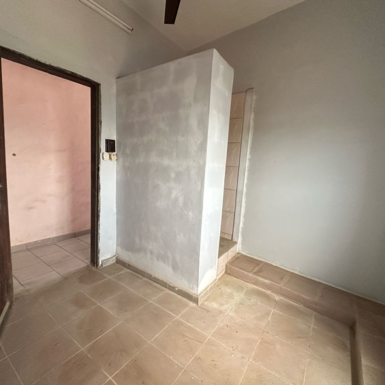 IMMEUBLE À VENDRE À FIDJROSSÈ AKOGBATO