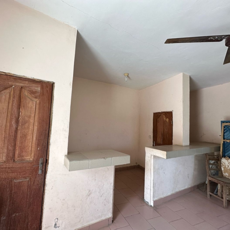 IMMEUBLE À VENDRE À FIDJROSSÈ AKOGBATO