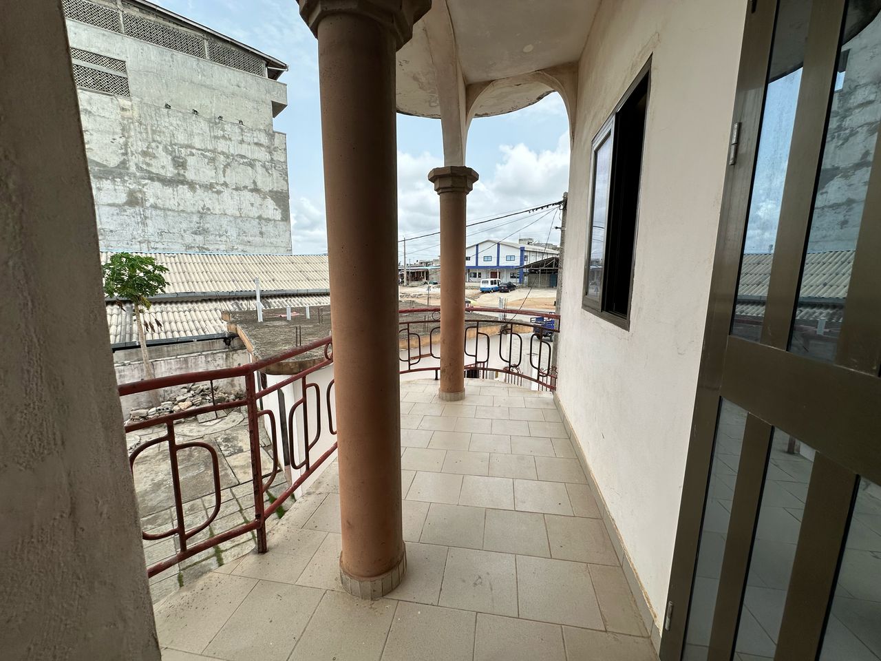 IMMEUBLE À VENDRE À FIDJROSSÈ AKOGBATO