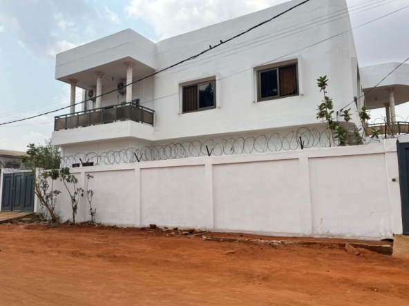IMMEUBLE MODERNE À VENDRE ABOMEY-CALAVI AKASSATO
